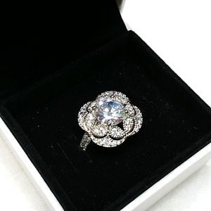 NWT stunning sterling silver engagement ring